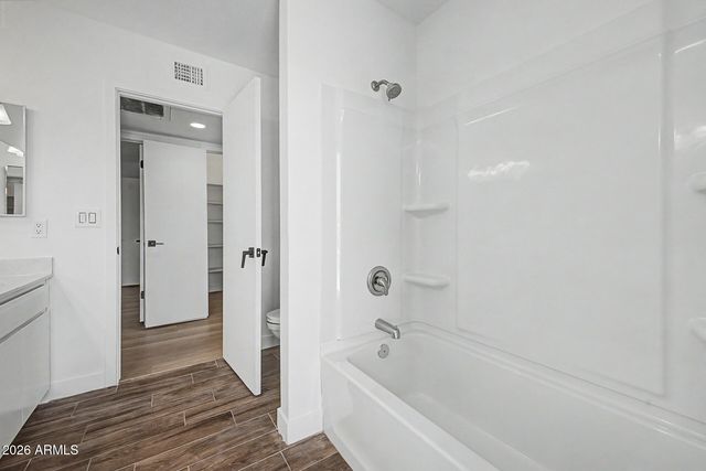 5122 W ROYAL PALM Road, Glendale, AZ 85302