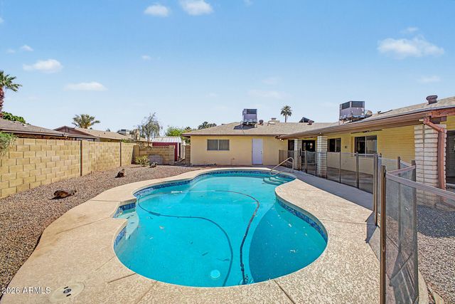 5122 W ROYAL PALM Road, Glendale, AZ 85302