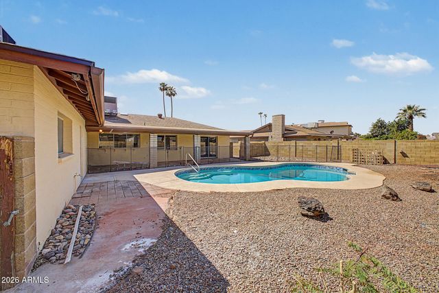 5122 W ROYAL PALM Road, Glendale, AZ 85302