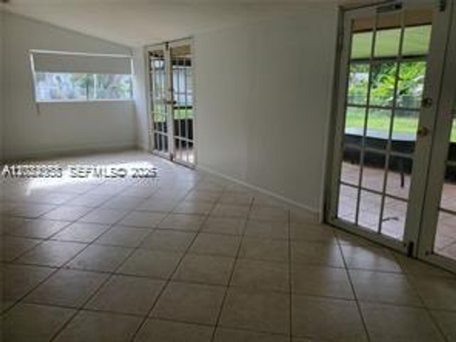 9401 SW 181st St, Palmetto Bay, FL 33157