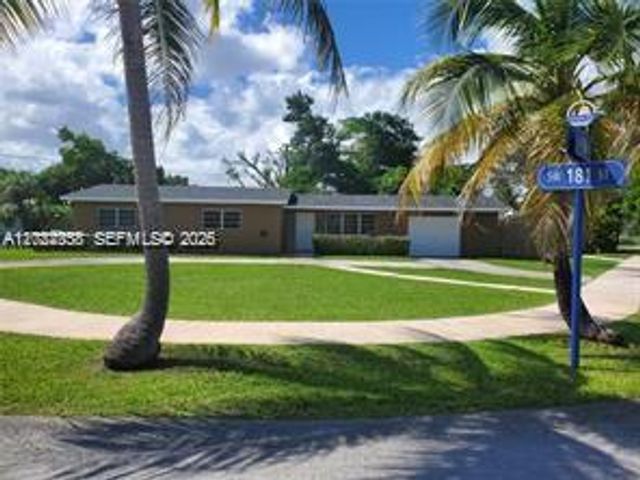 9401 SW 181st St, Palmetto Bay, FL 33157