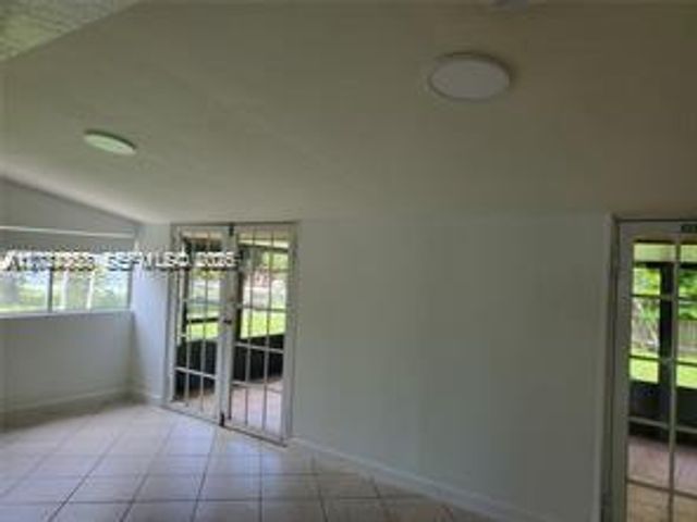 9401 SW 181st St, Palmetto Bay, FL 33157