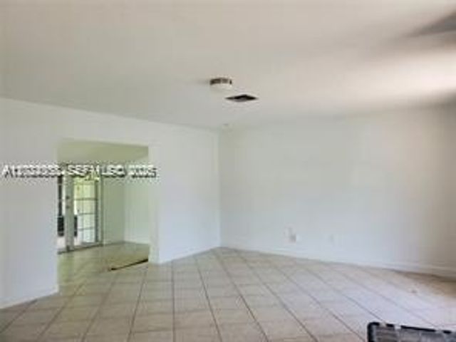 9401 SW 181st St, Palmetto Bay, FL 33157