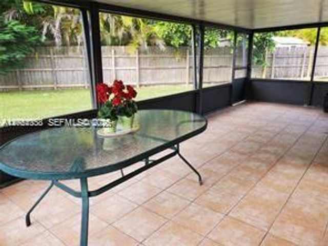 9401 SW 181st St, Palmetto Bay, FL 33157