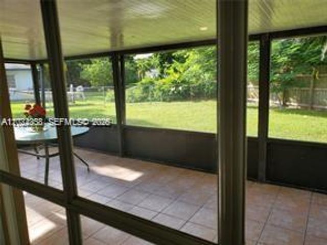 9401 SW 181st St, Palmetto Bay, FL 33157