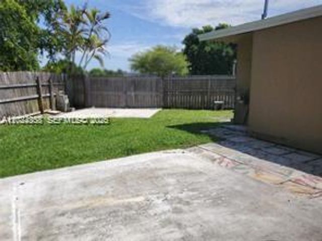 9401 SW 181st St, Palmetto Bay, FL 33157