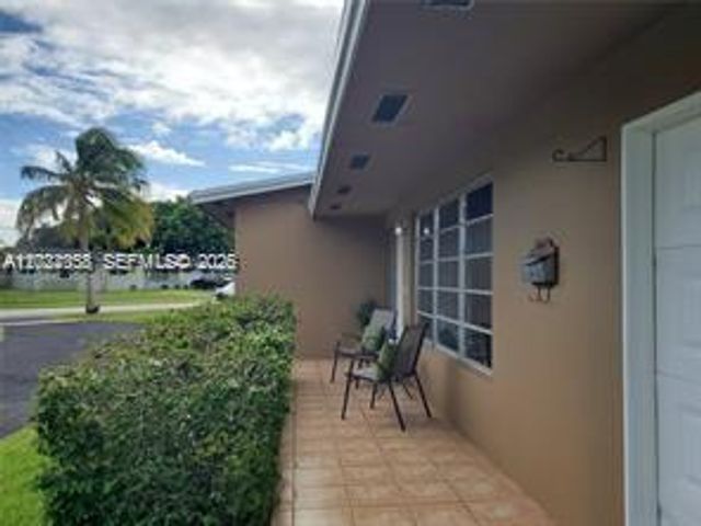 9401 SW 181st St, Palmetto Bay, FL 33157