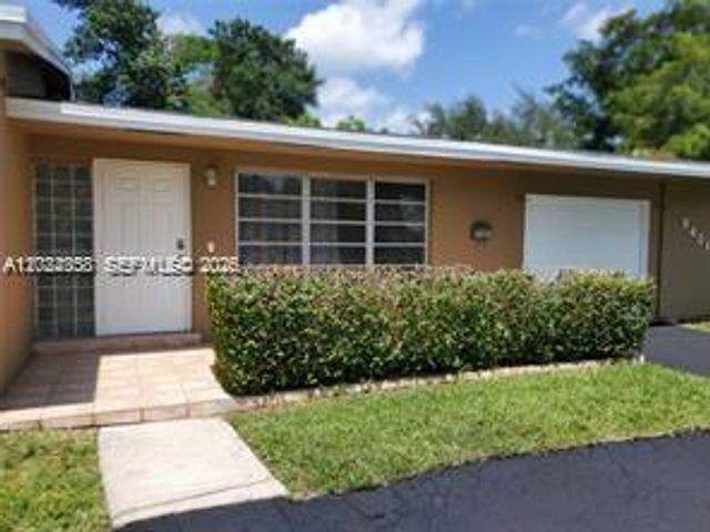 9401 SW 181st St, Palmetto Bay, FL 33157