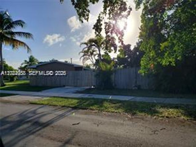 9401 SW 181st St, Palmetto Bay, FL 33157