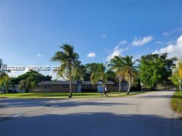 9401 SW 181st St, Palmetto Bay, FL 33157