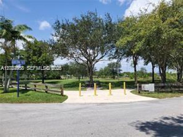 9401 SW 181st St, Palmetto Bay, FL 33157