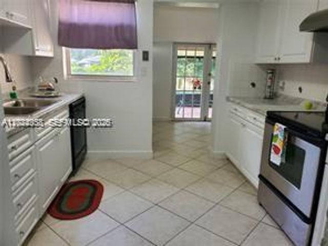 9401 SW 181st St, Palmetto Bay, FL 33157