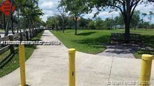 9401 SW 181st St, Palmetto Bay, FL 33157