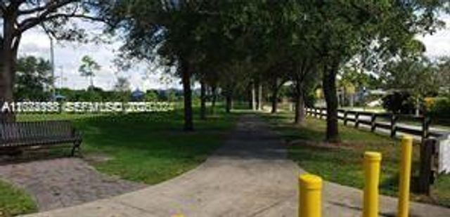 9401 SW 181st St, Palmetto Bay, FL 33157