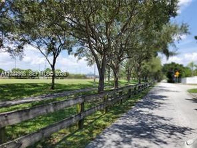 9401 SW 181st St, Palmetto Bay, FL 33157