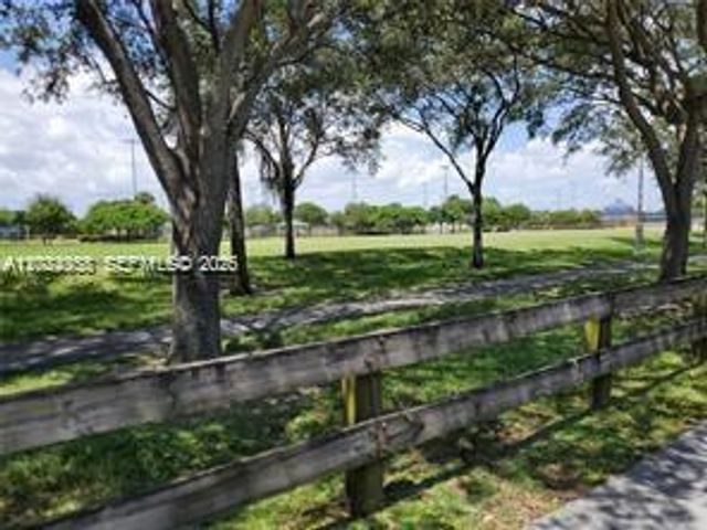 9401 SW 181st St, Palmetto Bay, FL 33157