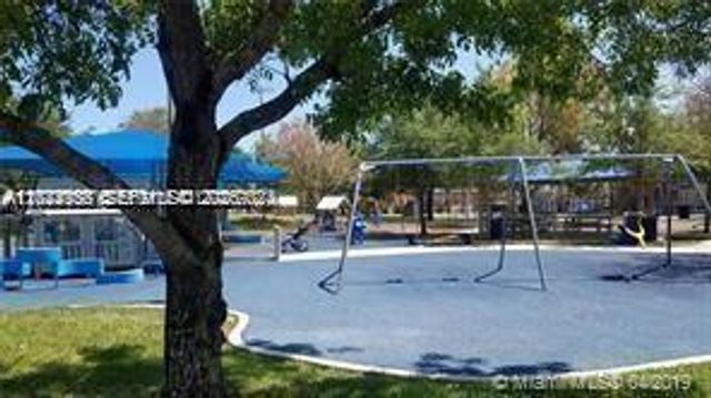 9401 SW 181st St, Palmetto Bay, FL 33157