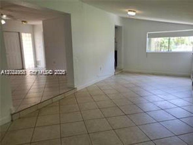 9401 SW 181st St, Palmetto Bay, FL 33157