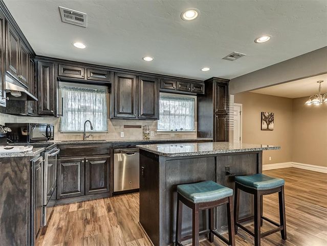 220 S Irving Drive, Moore, OK 73160