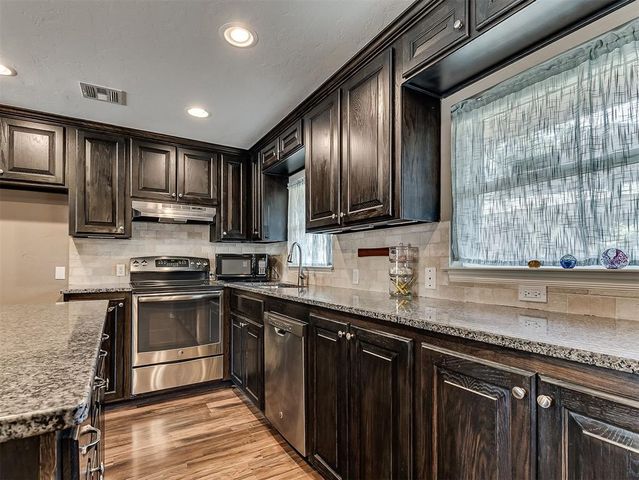 220 S Irving Drive, Moore, OK 73160