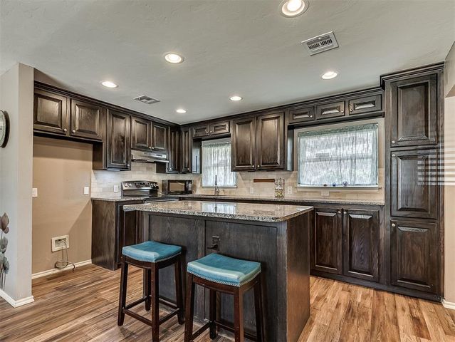 220 S Irving Drive, Moore, OK 73160
