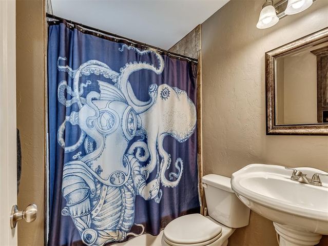 220 S Irving Drive, Moore, OK 73160