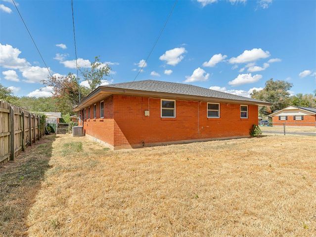 220 S Irving Drive, Moore, OK 73160