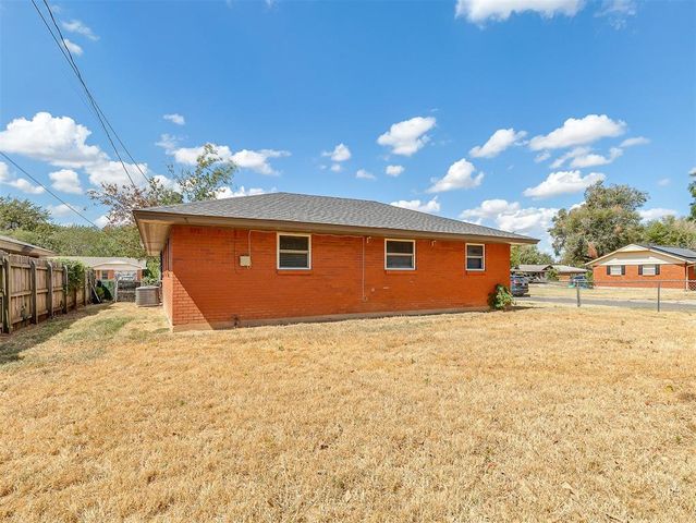 220 S Irving Drive, Moore, OK 73160