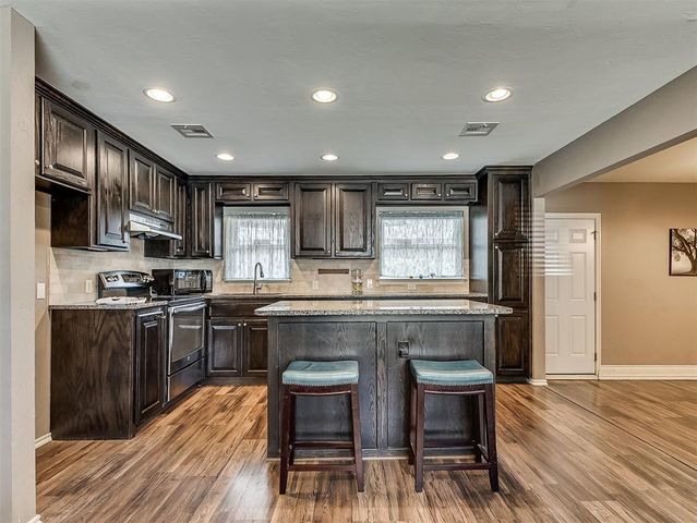 220 S Irving Drive, Moore, OK 73160
