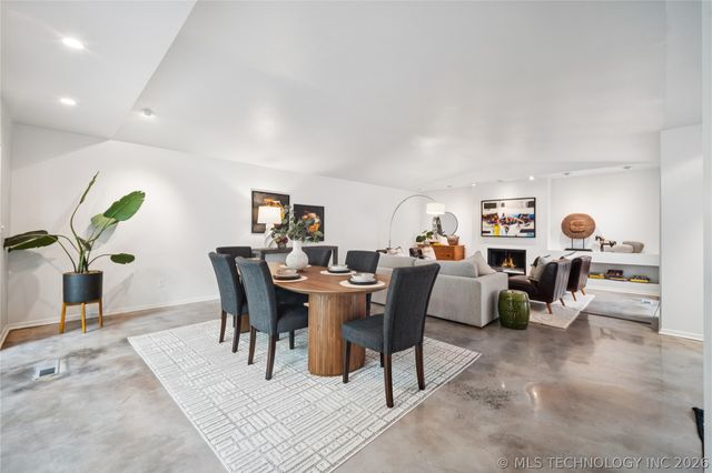 2411 E 72nd Place 2-A-3, Tulsa, OK 74136