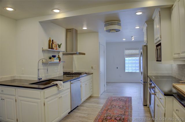 2411 E 72nd Place 2-A-3, Tulsa, OK 74136