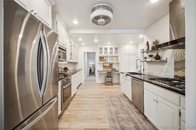 2411 E 72nd Place 2-A-3, Tulsa, OK 74136