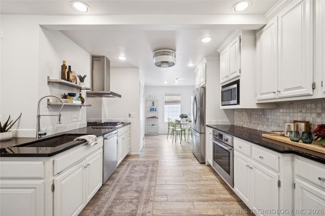 2411 E 72nd Place 2-A-3, Tulsa, OK 74136