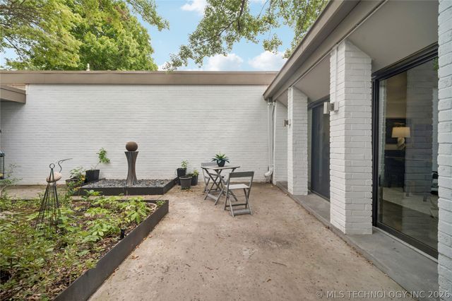 2411 E 72nd Place 2-A-3, Tulsa, OK 74136