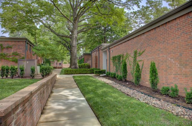 2411 E 72nd Place 2-A-3, Tulsa, OK 74136