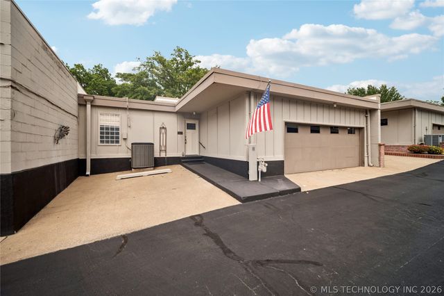 2411 E 72nd Place 2-A-3, Tulsa, OK 74136