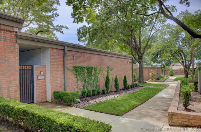 2411 E 72nd Place 2-A-3, Tulsa, OK 74136