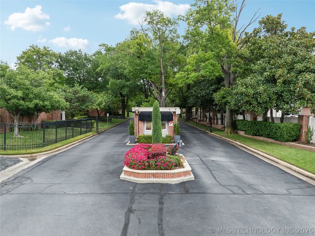 2411 E 72nd Place 2-A-3, Tulsa, OK 74136