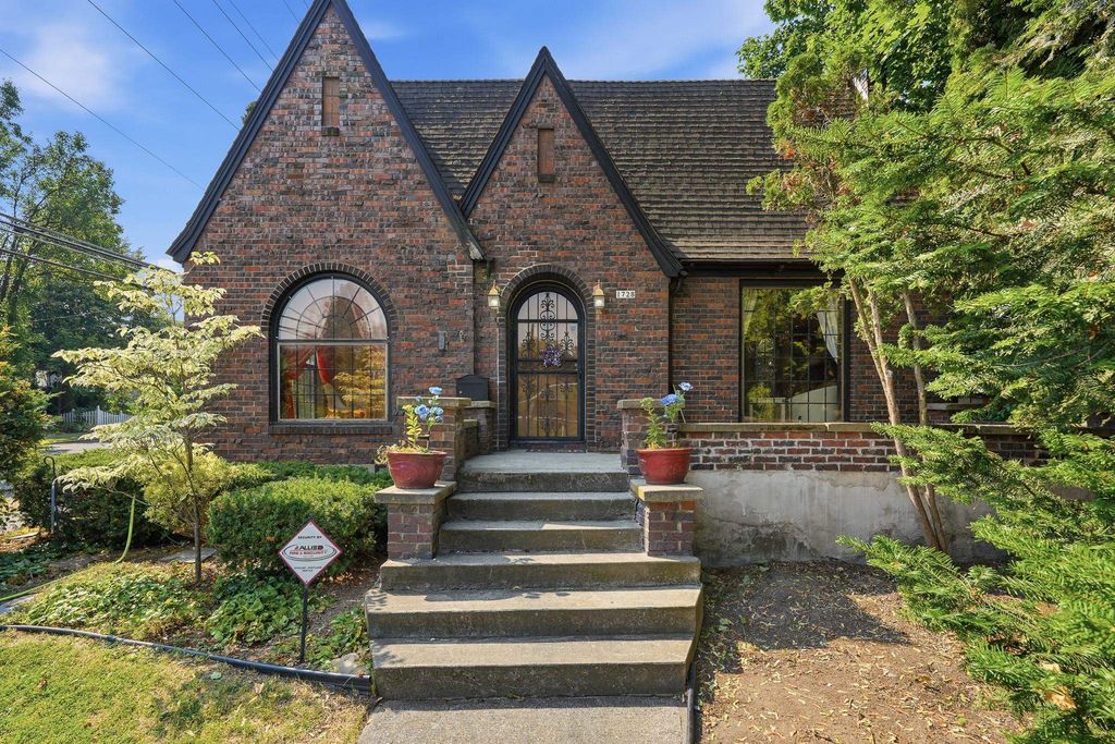 1728 E 9th Ave, Spokane, WA 99202