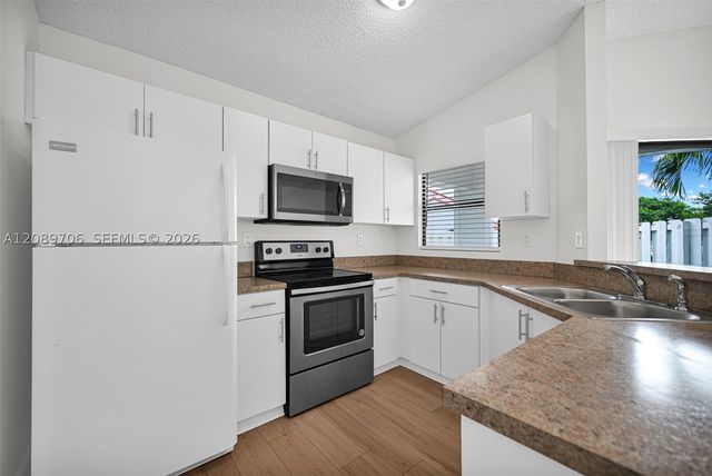 2414 San Remo Cir, Homestead, FL 33035