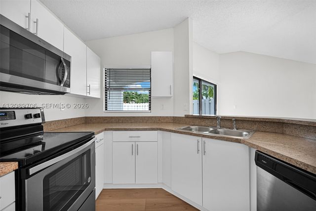 2414 San Remo Cir, Homestead, FL 33035