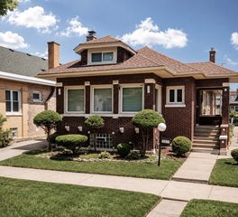 7611 S Ridgeland Avenue, Chicago, IL 60649
