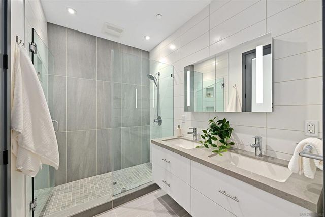 4079 1st Ave 4, San Diego, CA 92103