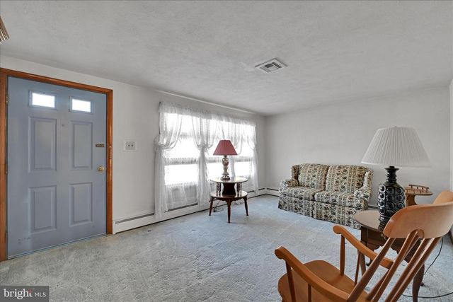 921 SKYLIGHT DR, York, PA 17402