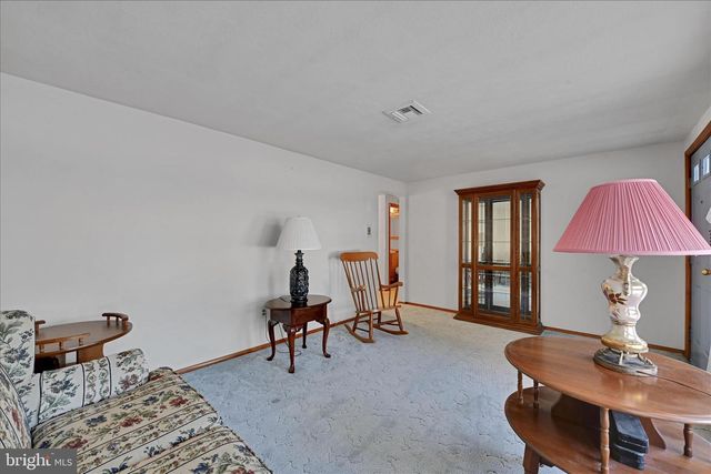 921 SKYLIGHT DR, York, PA 17402