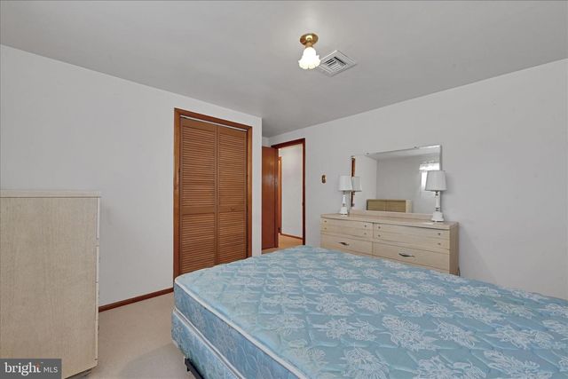 921 SKYLIGHT DR, York, PA 17402