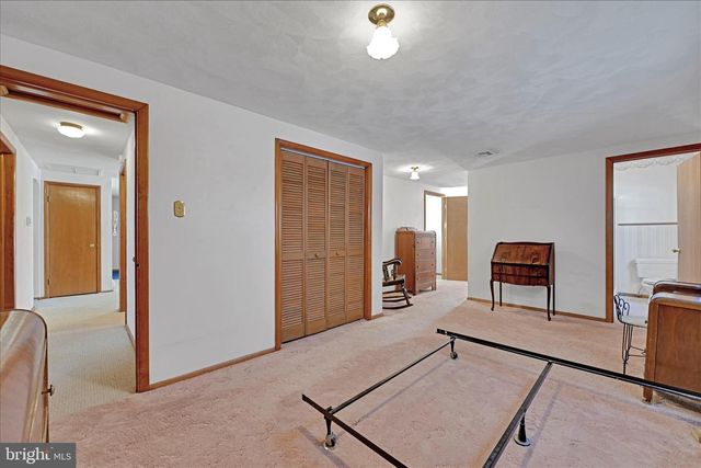 921 SKYLIGHT DR, York, PA 17402