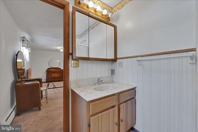 921 SKYLIGHT DR, York, PA 17402