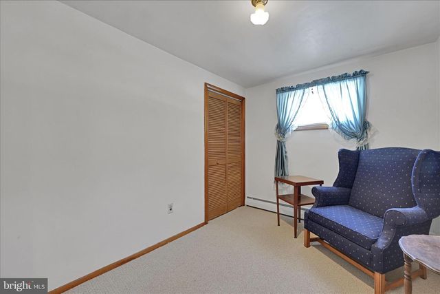 921 SKYLIGHT DR, York, PA 17402