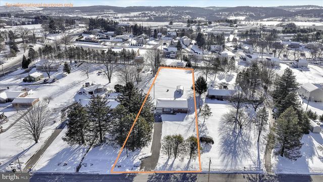 921 SKYLIGHT DR, York, PA 17402